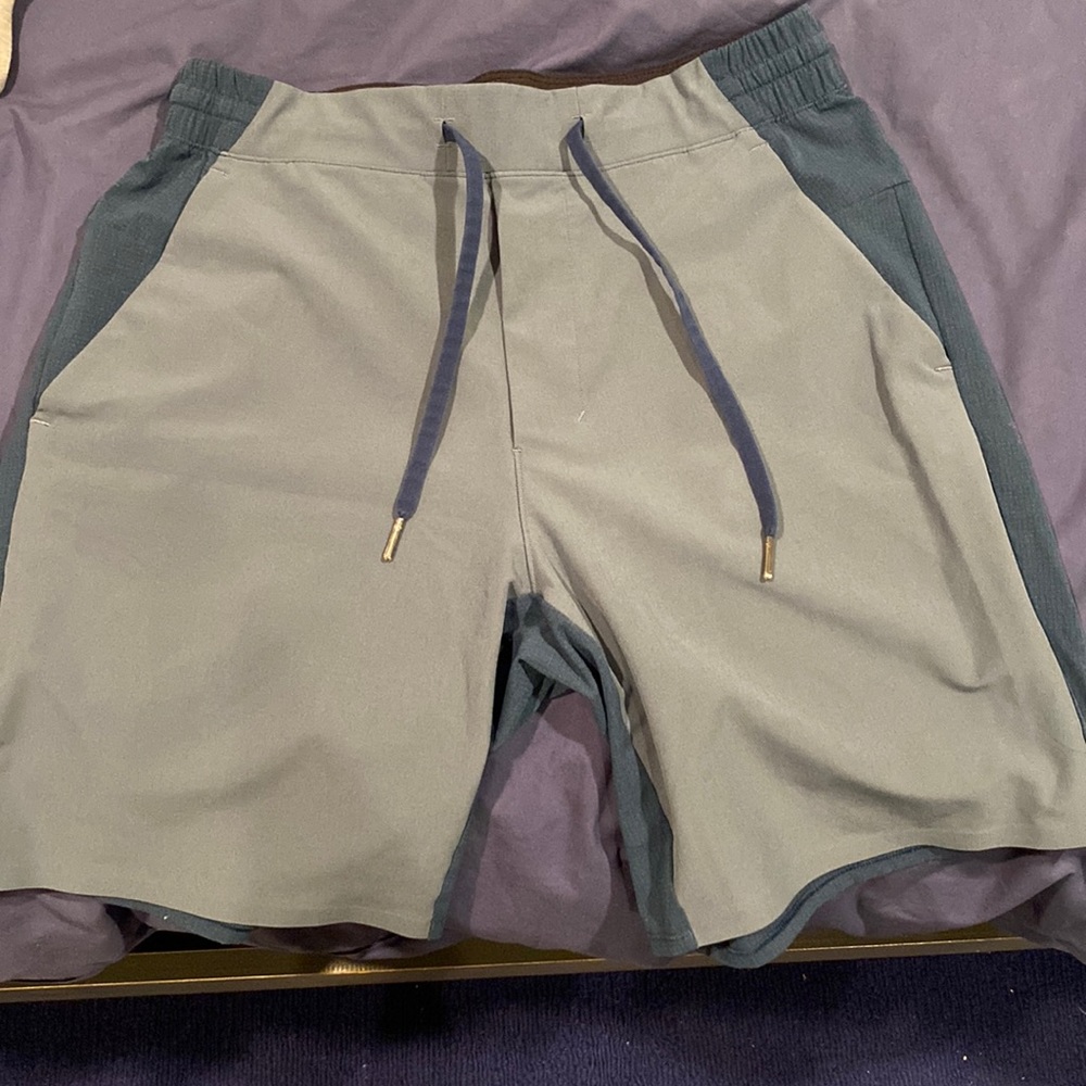 Lulu Lemon Mens M Athletic shorts multi color limited edition